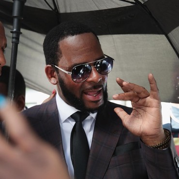Benar-benar Memalukan, R Kelly Didakwa Bersalah Kasus Pornografi Anak