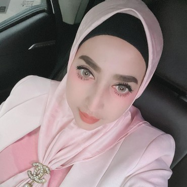 Ricka Debby, Janda Kembang Haji Lulung yang Diintai Banyak Kumbang