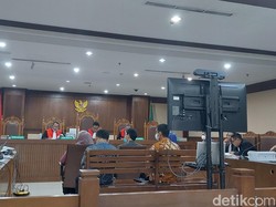 Jaksa Beberkan Foto Pertemuan Eks Bupati Koltim-Eks Dirjen Kemendagri