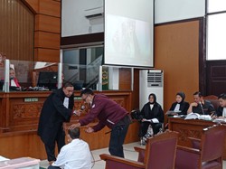 Saksi Lihat Irjen Napoleon Lumuri Tinja ke M Kace: Bapak Geregetan!