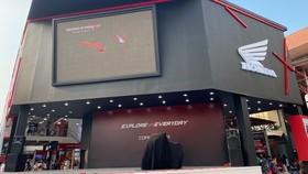 Honda Pajang Motor Baru Tertutup Kain Hitam di PRJ Jelang Peluncuran