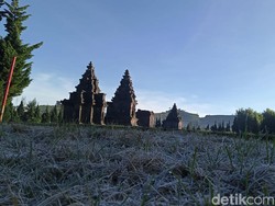Suhu Dieng Minus 1 Derajat Celsius Pagi Ini, Embun di Candi Arjuna Beku