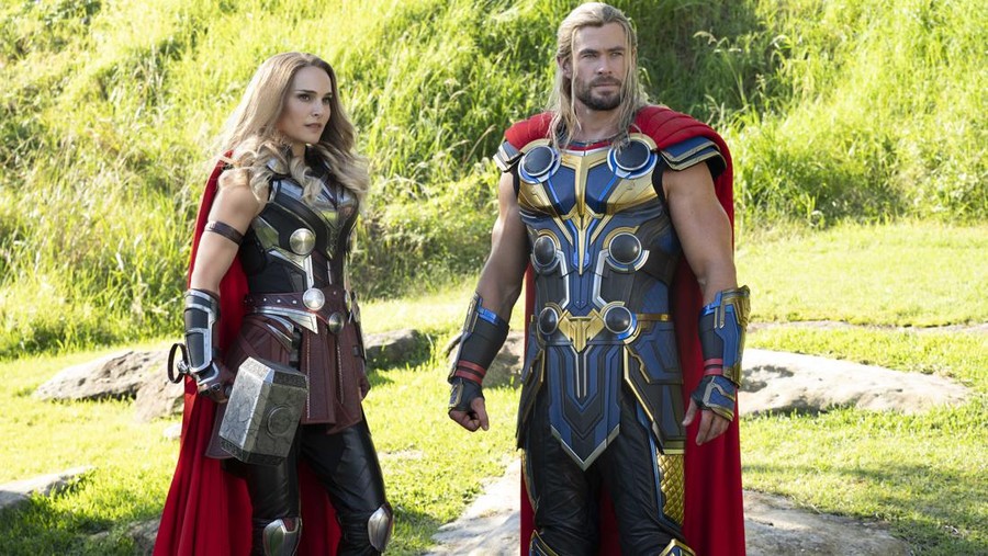 Thor: Love and Thunder (L-R): Natalie Portman as Mighty Thor and Chris Hemsworth as Thor in Marvel Studios' THOR: LOVE AND THUNDER. Photo by Jasin Boland. ©Marvel Studios 2022. All Rights Reserved.