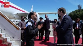 VIDEO: Detik-detik Kedatangan Jokowi di Rusia, Siap Temui Putin