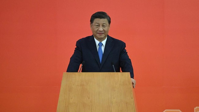 Presiden China, Xi Jinping, menyampaikan pidato setibanya di Hong Kong pada Kamis (30/6).