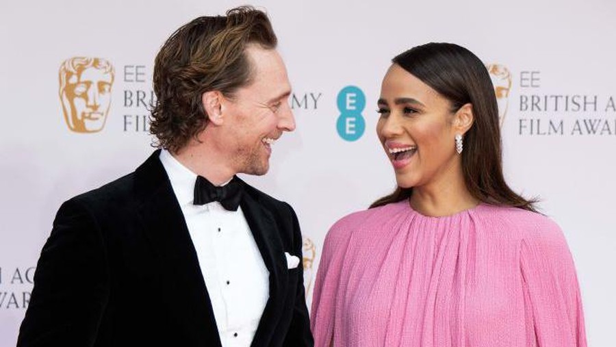 LONDON, ENGLAND - MARCH 13: (L-R) Tom Hiddleston and Zawe Ashton attend the EE British Academy Film Awards 2022 at Royal Albert Hall on March 13, 2022 in London, England. (Photo by Jeff Spicer/Getty Images)