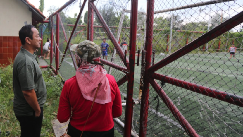 Wali Kota Semarang Hendrar Prihadi (Hendi) sedikit mengernyitkan dahi ketika menyambangi wilayah Kelurahan Lamper Tengah