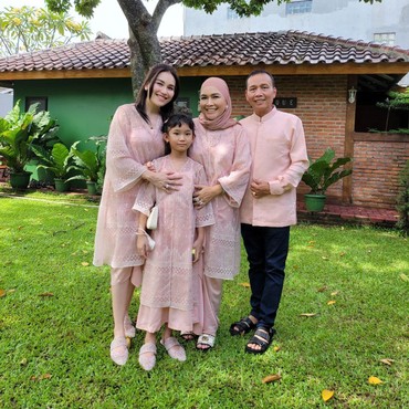 Ayah Rojak Dirawat di RS, Ibu Ayu Ting Ting Bahas Penyemangat Hidup