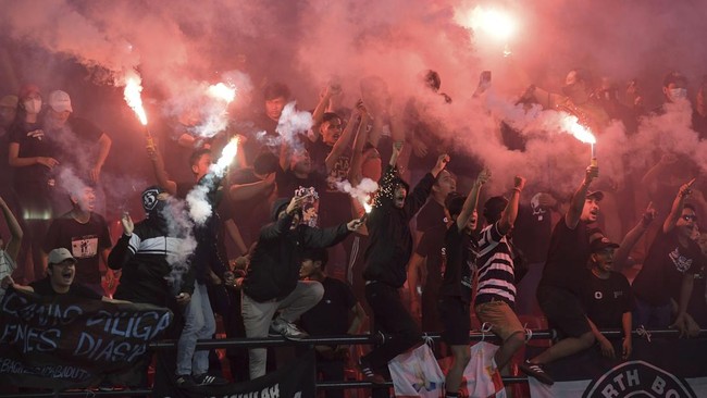 Konfederasi Sepak Bola Asia (AFC) menghukum Bali United dengan denda US$30 ribu atau setara Rp445,6 juta buntut dari insiden AFC Cup 2022.