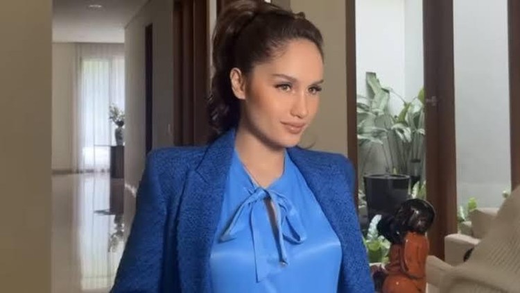 Cinta Laura