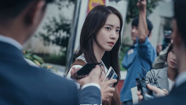 Drama Korea Big Mouth mengisahkan seorang pengacara bawel yang tak sengaja terlibat dalam kasus pembunuhan.