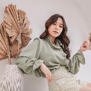 Cewek Bumi Merapat! Ini Inspirasi OOTD dari Molita Lin yang Serba Earth Tone.