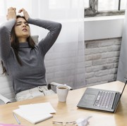 Astaga, Nonton Netflix Waktu Libur Dianggap Bisa Jadi Pemicu Stres Bagi Milenial! Cek 6 Kebiasaan Lainnya