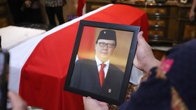 Kepala Basarnas hingga Menteri PPN Salat Jenazah Tjahjo di KemenPAN-RB