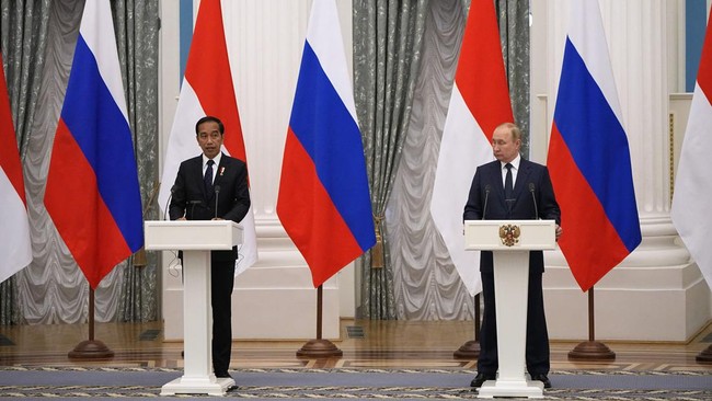Ledakan terjadi dan menyebabkan dua orang tewas di Ukraina saat Presiden Indonesia Joko Widodo bertemu Zelensky dan Putin.