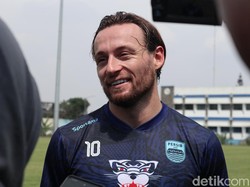 Persib Vs PSM: Menanti Duel Marc Klok dan Wiljan Pluim