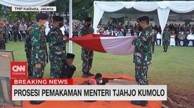 VIDEO: Prosesi Pemakaman Menteri Tjahjo Kumolo