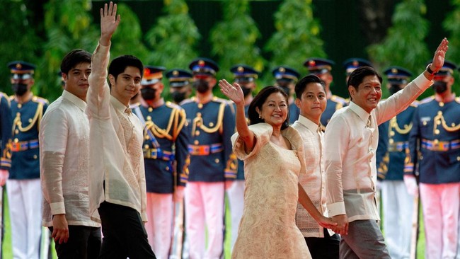 Presiden Joko Widodo menyambut kedatangan Presiden Filipina Ferdinand Marcos Jr dan rombongan di Istana Kepresidenan Bogor, Senin (5/9) pagi.