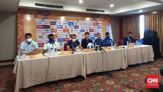 Pelatih Vietnam Protes Makanan di Piala AFF U-19 Pelatih timnas Vietnam U-19 Dinh The Nam mengeluhkan soal variasi makanan di Piala AFF U-19 2022 di Indonesia.