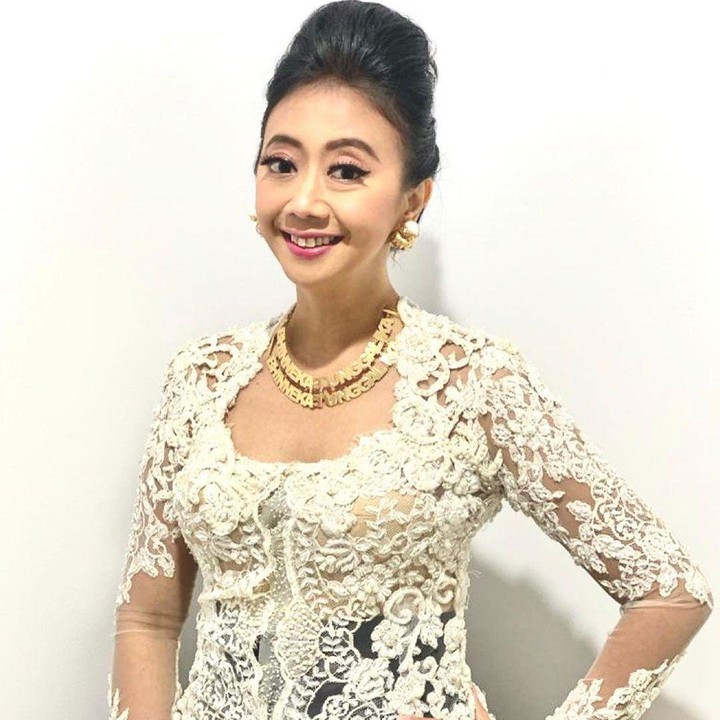 <p>Bunda mengenal sosok komedian sekaligus pemain film ternama Asri Welas? Penampilan Asri Welas kembali menarik perhatian usai jalani diet, lho. (Foto: Instagram: @asri_welas)<br /><br /><br /></p>