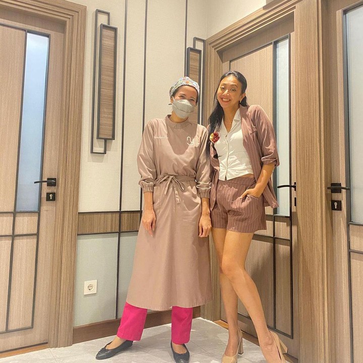 <p>Dengan bantuan dokter diet para artis, dr. Feni Nugraha, kini berat badan Asri Welas mencapai 56,6 kilogram. (Foto: Instagram: @asri_welas)<br /><br /><br /></p>