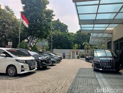 Tjahjo Kumolo Meninggal Dunia, Mensos Risma Merapat ke RS Abdi Waluyo
