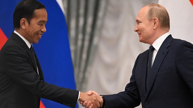 Dubes Ukraina di Jakarta menganggap janji-jani Putin yang menawarkan bantuan hingga investasi ke Indonesia hanya jurus Moskow dan sogokan.