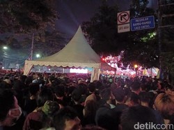Lautan Manusia Banjiri Konser HUT Kota Medan, Ada yang Pingsan