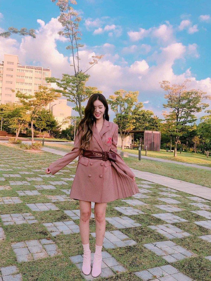 Aktris dengan wajah 'mahal' lainnya yang wajib masuk adalah Im Soo Hyang dengan perannya sebagai Mo Seok Hee lewat drama Graceful Family. Sosoknya menarik perhatian karena selalu tampil badass dan beda dari yang lainnya./ Foto: instagram.com/hellopapa11