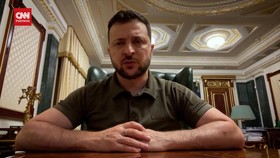 VIDEO: Zelensky Klaim Pasukannya Pukul Mundur Rusia Dari Snake Island