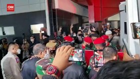 VIDEO: Jenazah Tjahjo Kumolo Tiba di KemenPAN-RB untuk Disalatkan