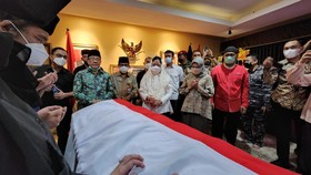 VIDEO: Momen Jenazah Tjahjo Kumolo Tiba di Rumah Duka