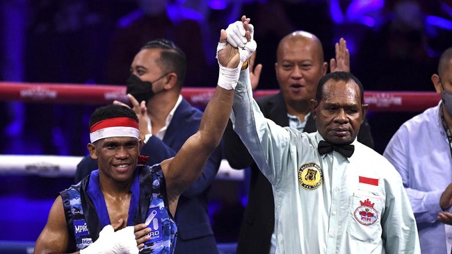 FOTO: Daud Yordan Pertahankan Sabuk WBC Asian Boxing Council Silver