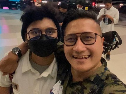 Anak Pertama Sekolah ke Luar Negeri, Ini Pesan Haru Arie Untung dan Fenita