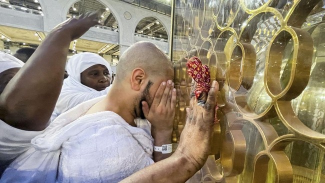 Tak hanya calon haji Indonesia, banyak calon haji di luar negeri yang juga menghadapi berbagai kendala hingga terancam gagal berangkat ke Mekkah.