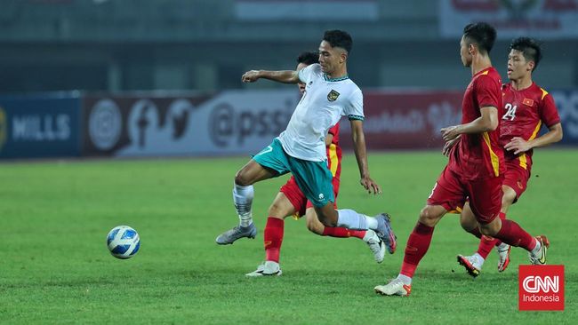 Timnas Indonesia U-19 ditahan Vietnam pada babak pertama pertandingan Grup A Piala AFF U-19 2022 di Stadion Patriot Candrabhaga, Sabtu (2/7).