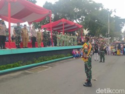 Dipadati Warga, Begini Meriahnya Kirab Pamitan Taruna Akmil Magelang