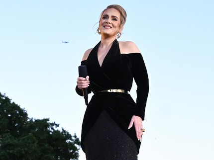 Psst! Ini Cara Adele Menurunkan Berat Badan hingga 50 kg, Tak Cuma Sirtfood Diet