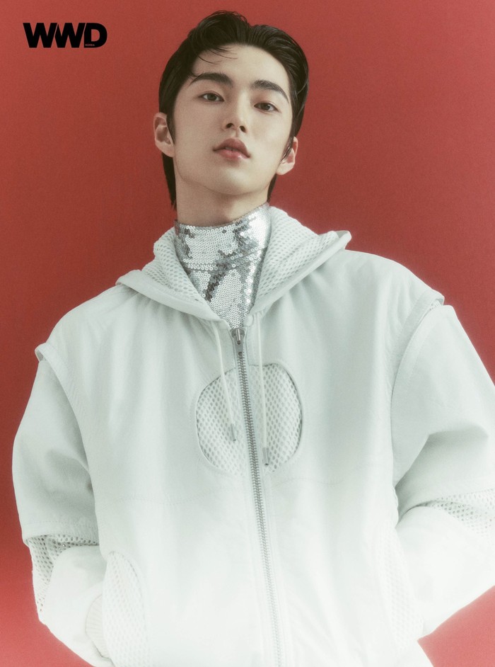 Member ketiga yang diumumkan adalah Seunghan. Pria kelahiran 2003 itu telah menjalani masa pelatihan selama dua setengah tahun dan memiliki kemampuan menari juga vokal yang sangat baik/ Foto: twitter.com/smrookies