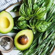 Mau Kulit Glowing Tanpa Skincare Mahal? Yuk Konsumsi 5 Makanan yang Bisa Atasi Masalah Kulit Kering