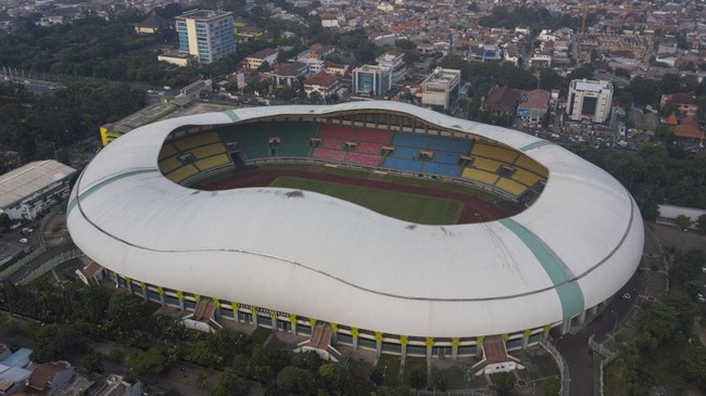 Pemerintah Kota Bekasi selaku pengelola Stadion Patriot Candrabhaga buka suara soal keluhan timnas Vietnam U-19 di Piala AFF U-19.