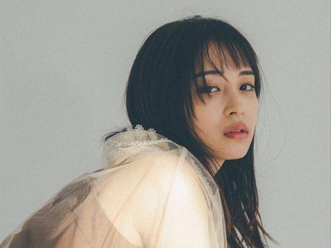 Profil Suzu Hirose Aktris Jepang yang Diisukan Pacaran dengan