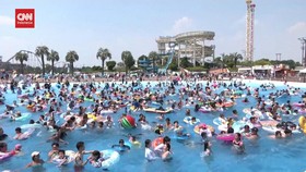 VIDEO: Warga Tokyo Padati Kolam Renang Kala Dilanda Gelombang Panas