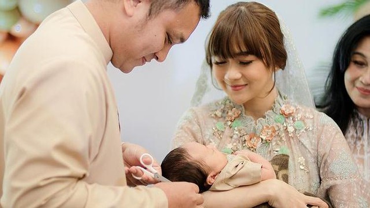 Aqiqah Anak Gilang Dirga dan Adiezty Fersa Aqiqah Anak Gilang Dirga dan Adiezty Fersa