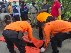 Pria Bertato Ditemukan Tewas Tergantung di Jembatan Wiyung Surabaya