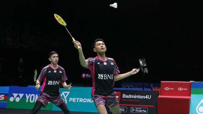 Fajar Alfian/Muhammad Rian Ardianto kalah dari wakil Jepang, Takuro Hoki/Yugo Kobayashi lewat rubber game di final Malaysia Open 2022.