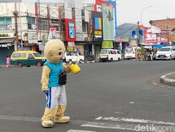 Biaya Hidup Badut Jalanan: Sewa Kostum hingga Utang Sana-sini