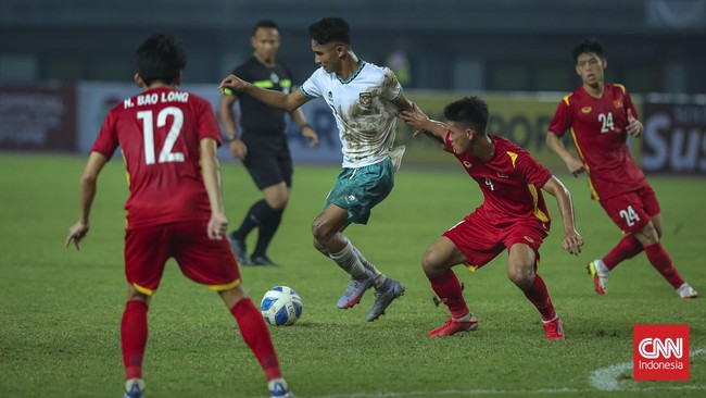 Pelatih Timnas Indonesia Shin Tae Yong menyayangkan keputusan Marselino Ferdinan dan Ronaldo Kwateh yang terlalu terburu-buru berkarier di Eropa.