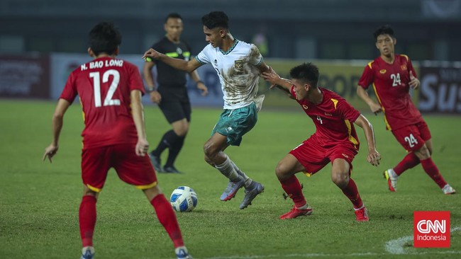 Shin Tae Yong Sebut Marselino dan Ronaldo Terburu-buru ke Eropa Pelatih Timnas Indonesia Shin Tae Yong menyayangkan keputusan Marselino Ferdinan dan Ronaldo Kwateh yang terlalu terburu-buru berkarier di Eropa.