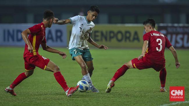 Media Vietnam mengklaim pemain Timnas Indonesia U-19 kelelahan saat bermain imbang melawan Golden Star Warriors di Piala AFF U-19 2022.